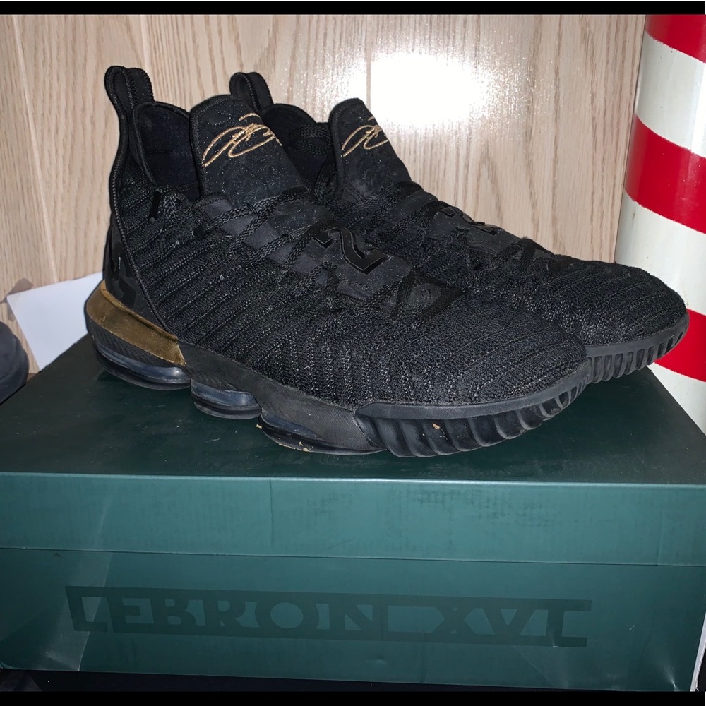 LeBron Xvi “I’m king”